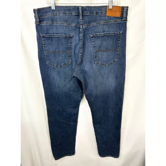 Lucky Brand Mens Size 38x30 Jeans Mid Rise Straight Leg Medium Wash Blue - Picture 2 of 3